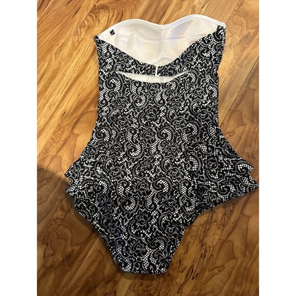🖤‎ DKNY Strapless One-Piece Swimsuit – Black & White Lace Print – Peplum Ruffle - Picture 2 of 9